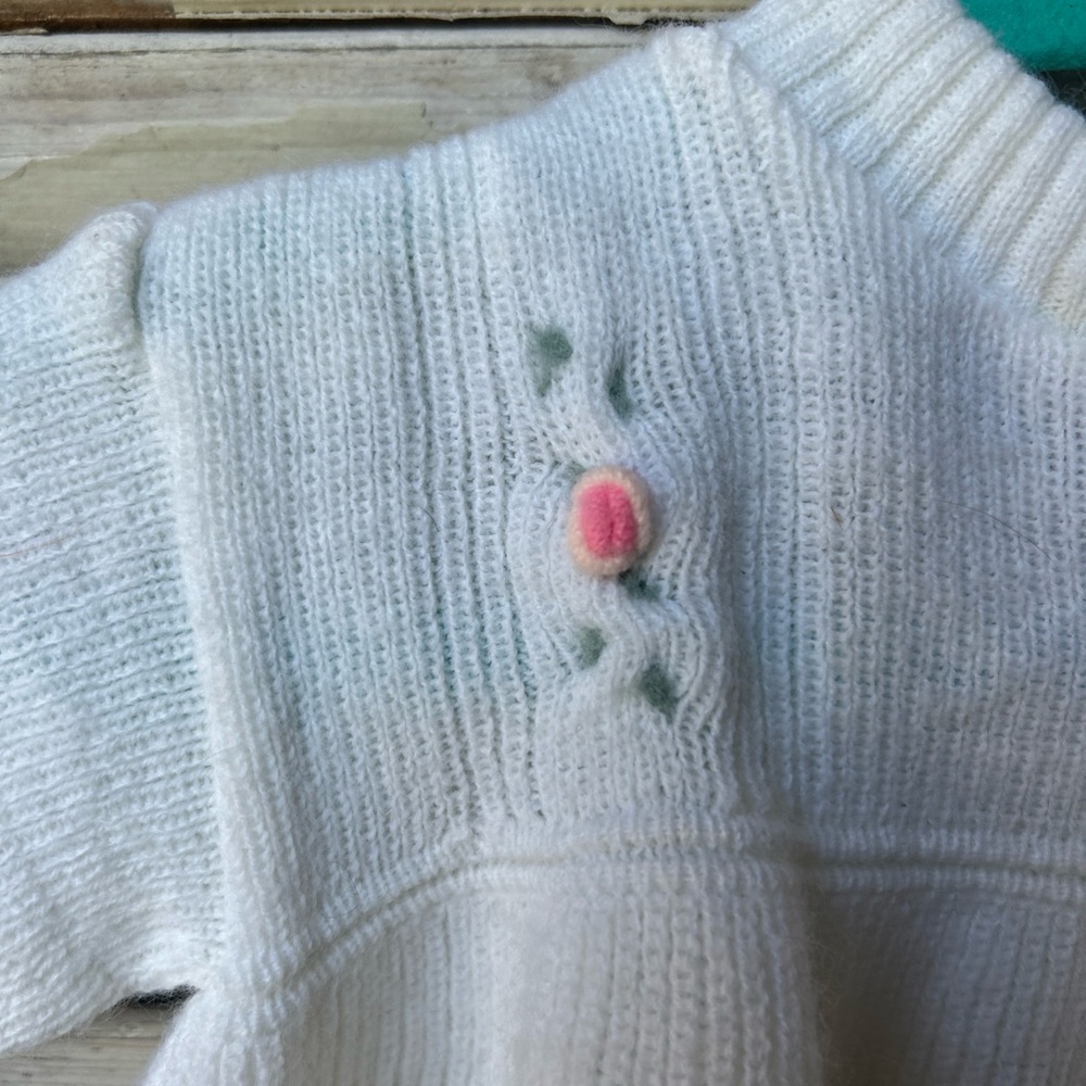 Saks Fifth Avenue Vintage Acrylic Sweater White Pink Flowers Size 3 Months. - Picture 2 of 6